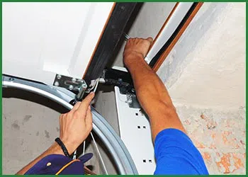 Quality Garage Door Mamaroneck, NY 914-940-4442 - garagedoor-spring-repair-t-21-gr-39m